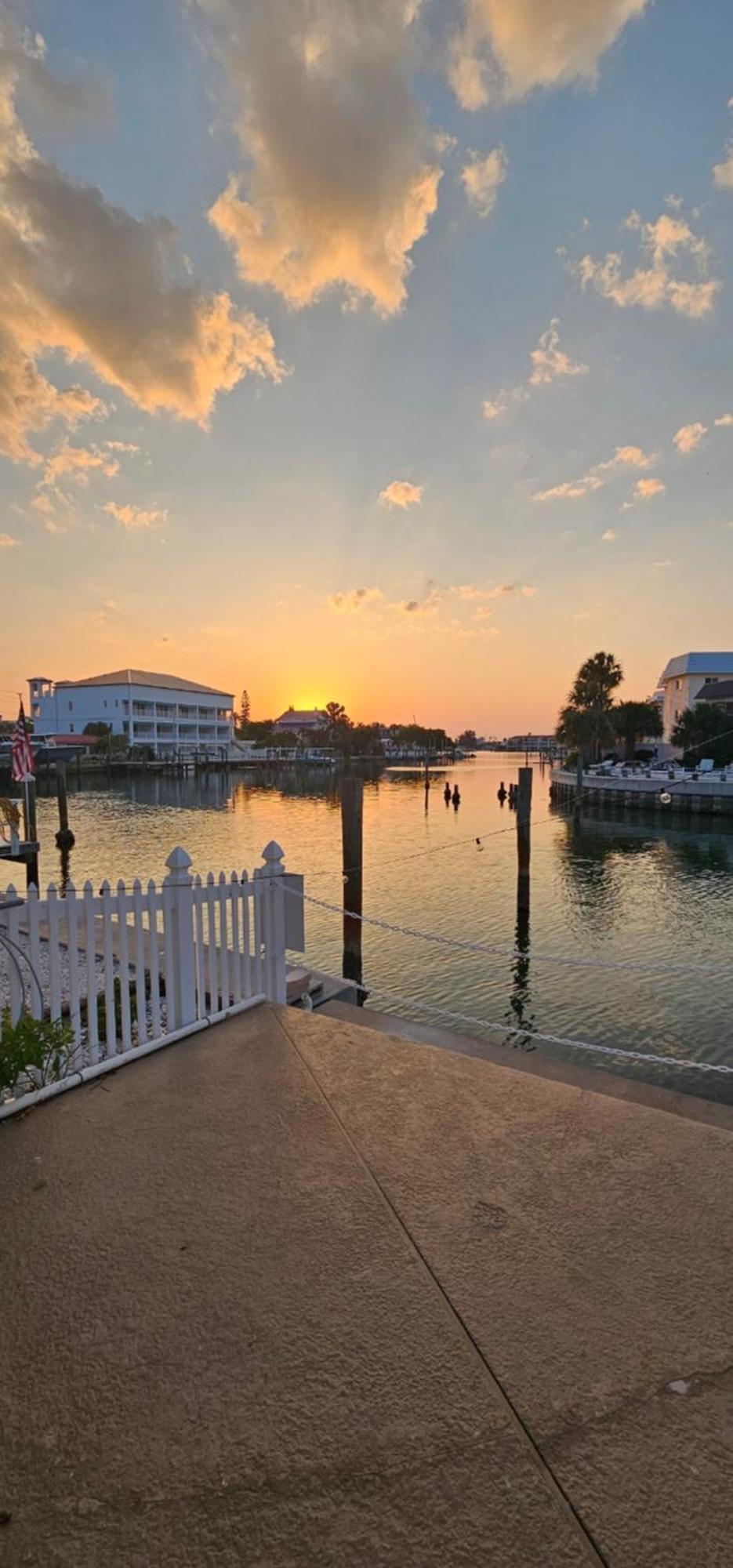 Funshine Pointe Capri Apartment St. Pete Beach Exterior photo