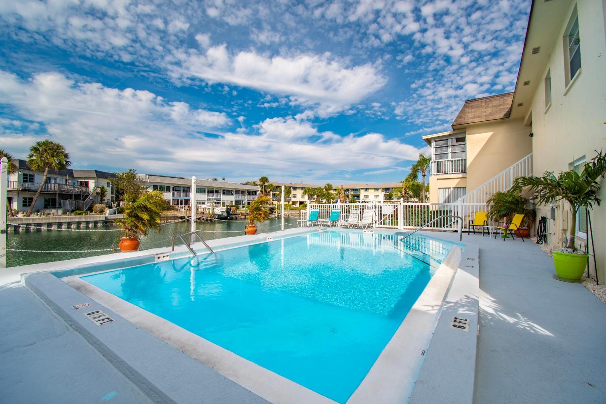 Funshine Pointe Capri Apartment St. Pete Beach Exterior photo