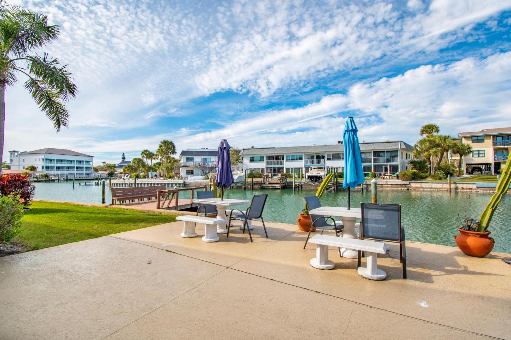 Funshine Pointe Capri Apartment St. Pete Beach Exterior photo
