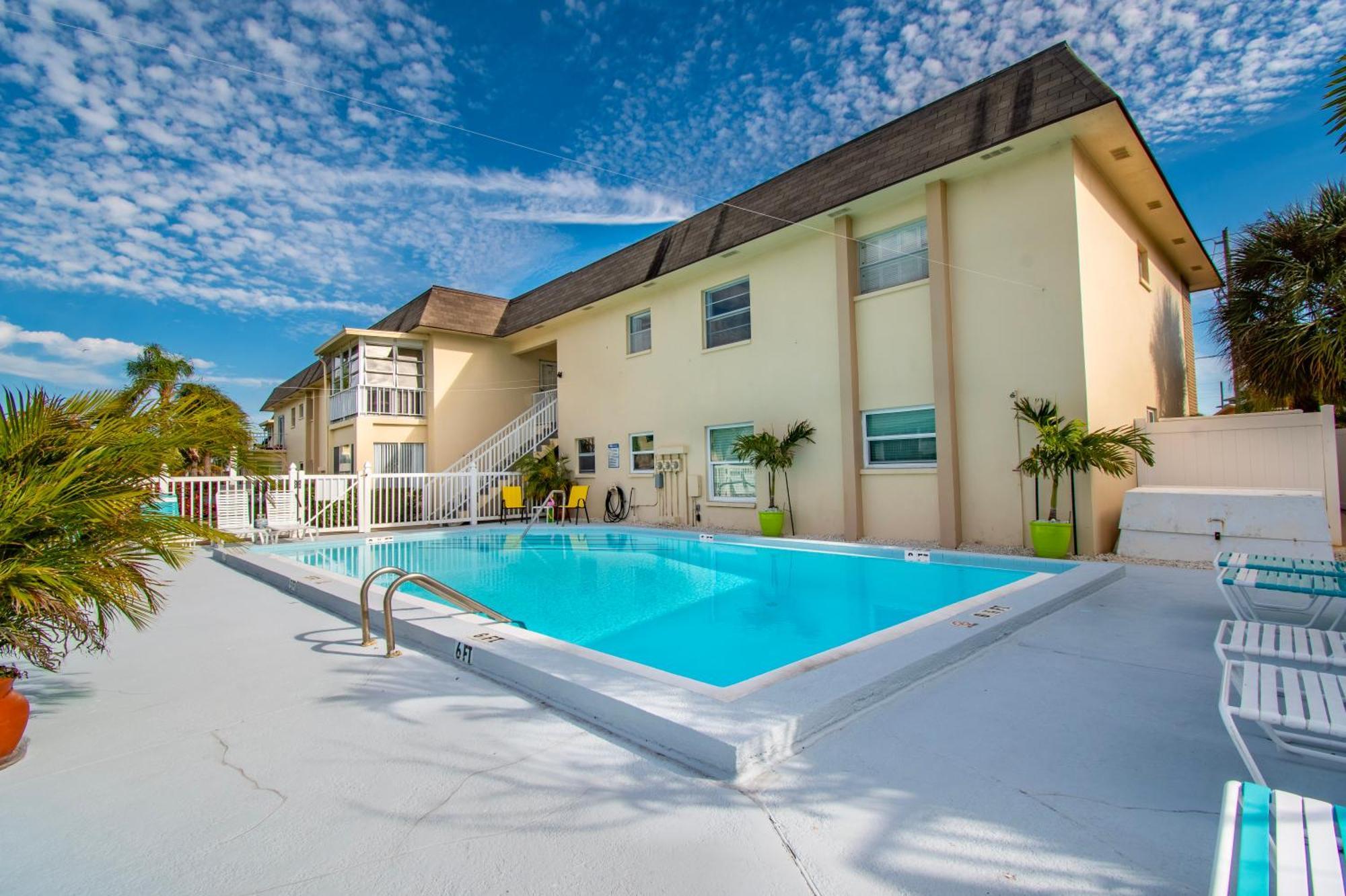 Funshine Pointe Capri Apartment St. Pete Beach Exterior photo